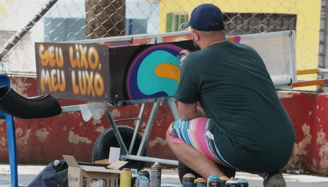 Líder global na produção e venda de embalagens de alumínio realiza ação com cooperativa de reciclagem