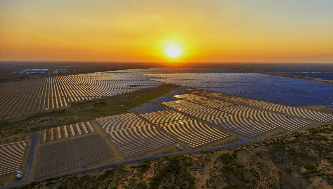 Cooperativa evita emissão de 24 mil toneladas de poluentes com usina própria de energia solar Cooperativa evita emissão de 24 mil toneladas de poluentes com usina de energia solar própria