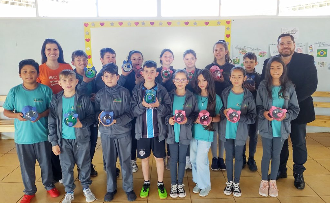 Cooperativa beneficia mais de 15 mil crianças e jovens com projetos de educação financeira crsol