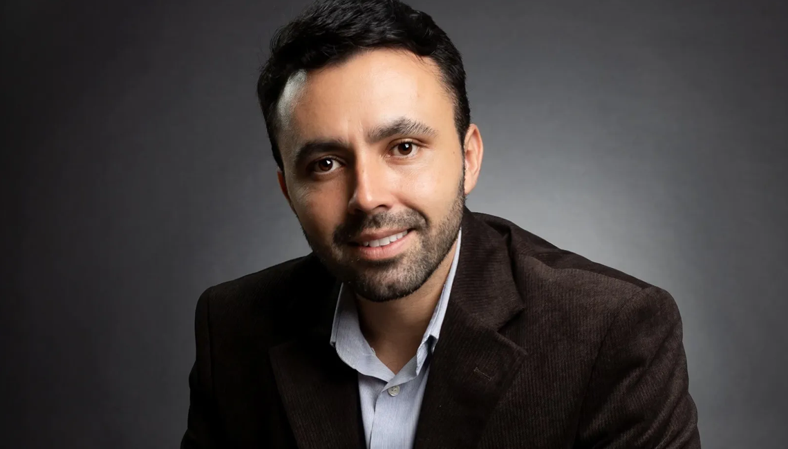 Victor de Almeida Moreira é autor e engenheiro de produção