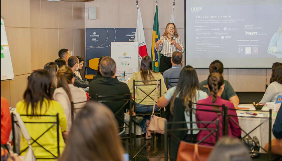 Encontro aborda a importância da regulação das emoções no mundo cooperativo Encontro aborda a importância da regulação das emoções no mundo cooperativo