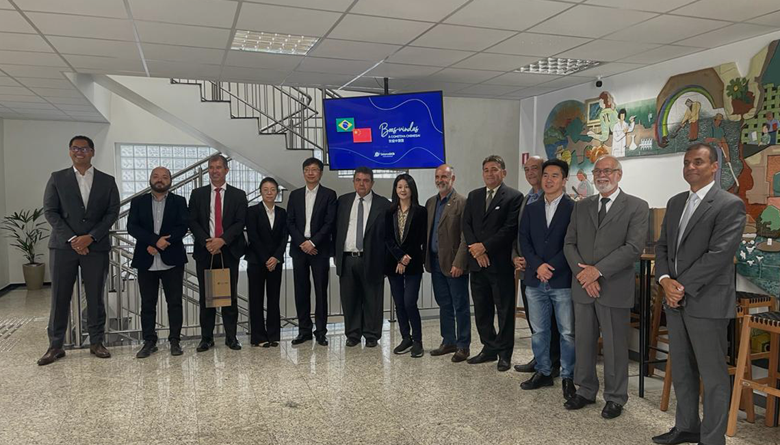 Empresa chinesa líder em energia renovável visita a Casa do Cooperativismo