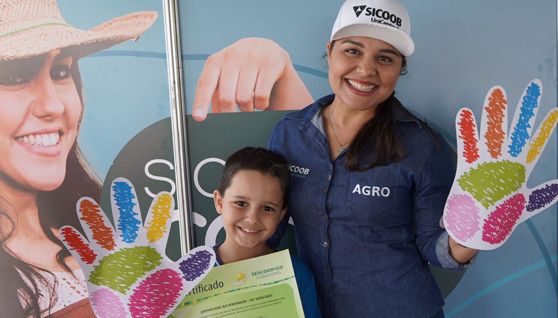Projeto Sementescoop já certificou 3,8 mil estudantes nas feiras do agronegócio Projeto Sementescoop já certificou 3,8 mil estudantes nas feiras do agronegócio
