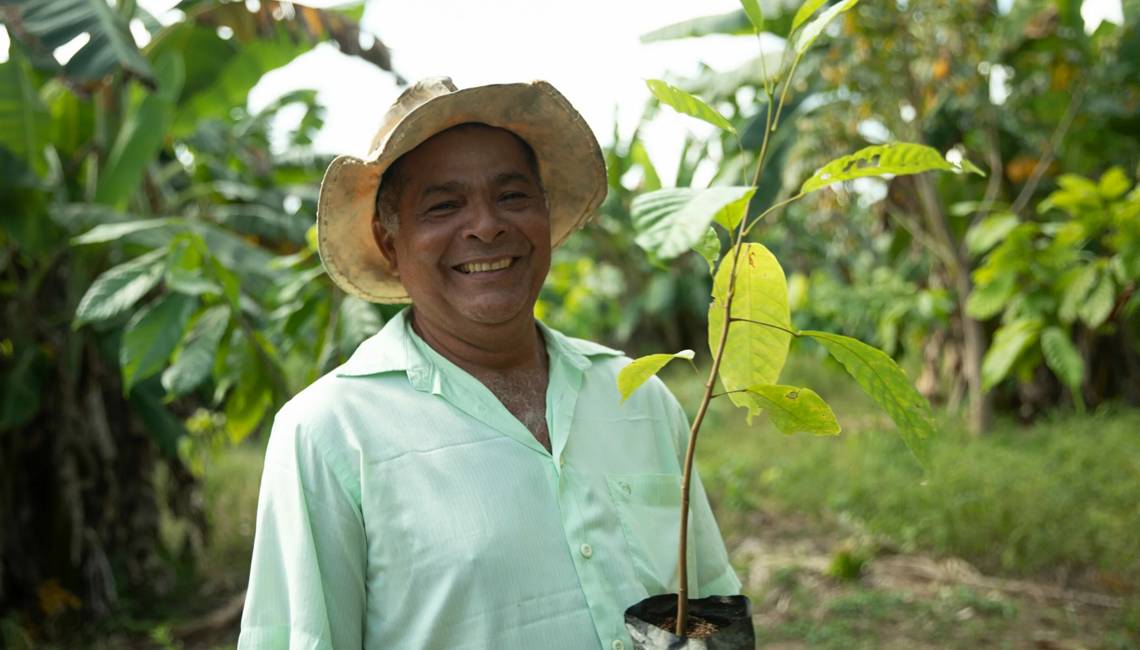 Agricultor familiar também pode e deve exportar alimentos Agricultor familiar também pode e deve exportar alimentos