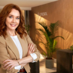 Instituição financeira cooperativa estreia 2ª etapa da campanha com embaixadora