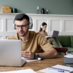 Mesmo com poucas vagas, brasileiro continua priorizando o trabalho remoto