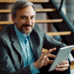 Adaptabilidade se torna foco de profissionais +50 no mercado de tecnologia