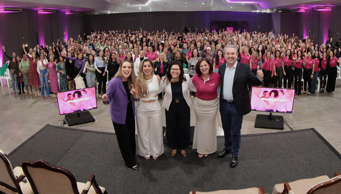 Cooperativa mobiliza associadas e integrantes do Comitê Mulher para falar sobre liderança e futuro Cooperativa mobiliza associadas e integrantes do Comitê Mulher para falar sobre liderança e futuro