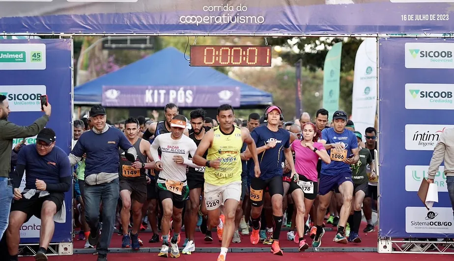 Mil atletas participam da Corrida do Cooperativismo em Goiânia