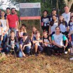 Alunos de cooperativa realizam visita de campo em área de reflorestamento