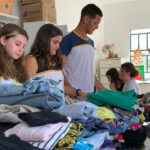 Campanha do Agasalho de cooperativa mirim arrecada mais de 680 peças de roupas