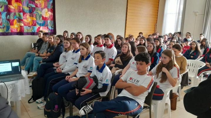 Projeto de cooperativa escolar é lançado em Arapoti com apoio do Sescoop/PR