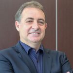 Mercado de flores cresce e prevê receita até 8% maior no ano Adriano Michelon é diretor superintendente da Cresol Baser e vice-presidente da Cresol Confederação