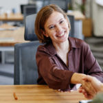 Cooperativa impulsiona comunidades com expansão de pontos de atendimento