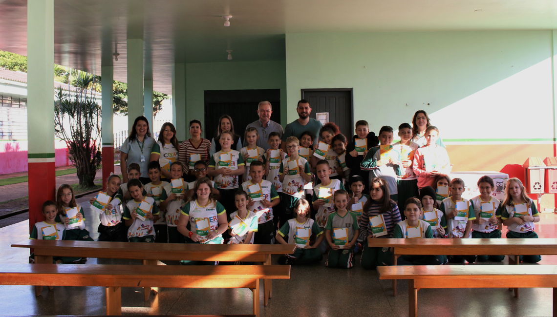 Cooperativa conclui entrega de materiais do Programa Cooperjovem em 21 escolas