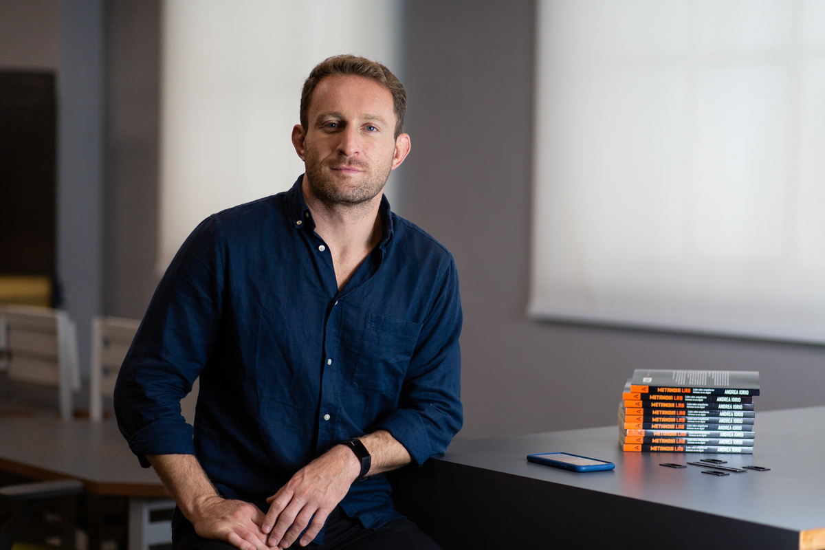 Os principais erros na adoção de Inteligência Artificial nas Cooperativas  Por Andrea Iorio, palestrante, escritor best-seller e especialista em Transformação Digital e Inovação