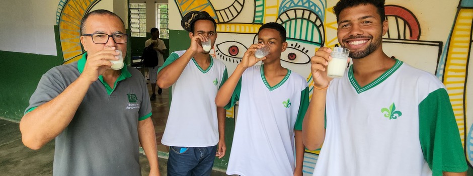 Produtores e cooperativas locais enriquecem merenda escolar com seus produtos Produtores e cooperativas locais enriquecem merenda escolar com seus produtos
