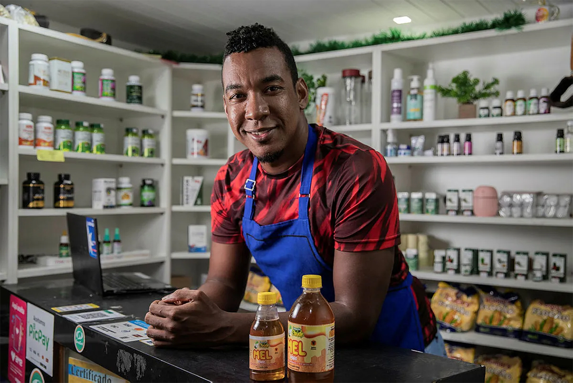 Cooperativa firma parceria para impulsionar micro e pequenos empresários