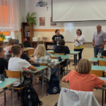 Cooperativa atua em projeto que conecta crianças do Brasil e da Polônia