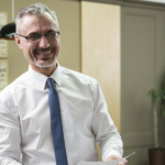 Etarismo versus Profissionais 50+: Entenda a importância da qualificação