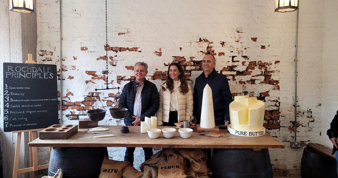 Cooperativa visita berço do cooperativismo em em Manchester, na Inglaterra