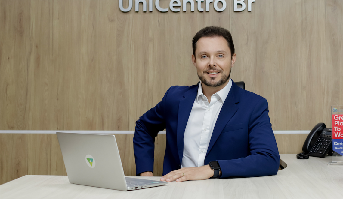 Maior cooperativa de crédito de Goiás empossa novo diretor-presidente Sicoob UniCentro Br empossa novo diretor-presidente