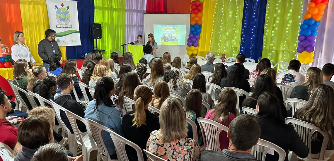 Escola João Beckel funda cooperativa escolar e inaugura sala de vida prática