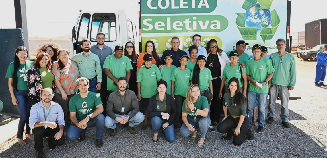 Cooperativa de reciclagem é solução para coleta seletiva de lixo de município goiano Cooperativa de reciclagem é solução para coleta seletiva de lixo de município goiano