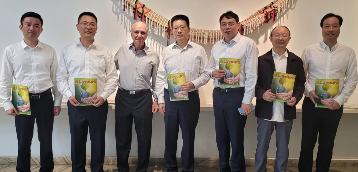 Delegação chinesa visita o Brasil para conhecer mais sobre nossa agricultura Delegação chinesa visita o Brasil para conhecer mais sobre nossa agricultura