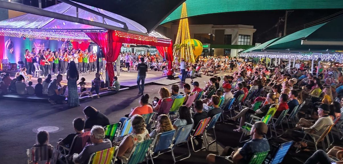 Cooperativa reúne cerca de 600 pessoas em evento especial de Natal  Cooperativa reúne cerca de 600 pessoas em evento especial de Natal