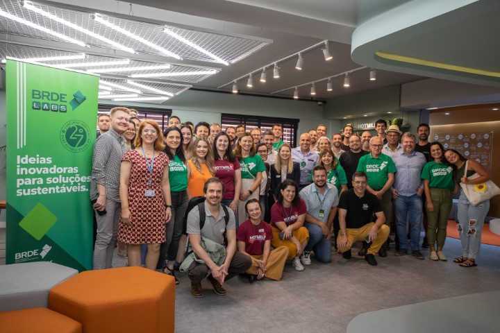Cooperativa conquista troféu de destaque em inovação no programa BRDE Labs 2023 Cooperativa conquista troféu de destaque em inovação no programa BRDE Labs 2023