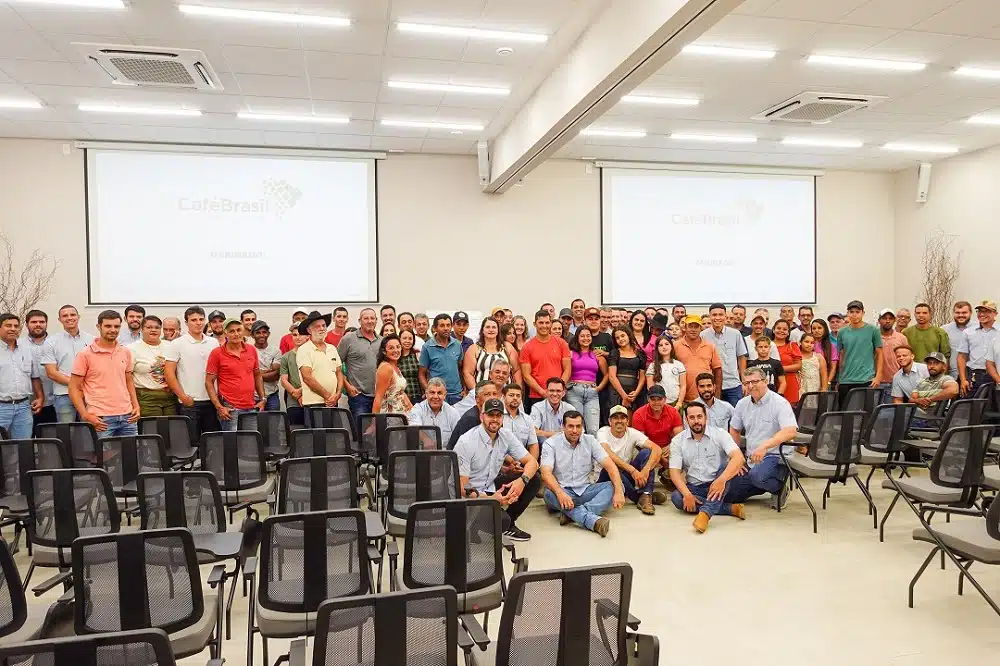 Cooperativa lança programa de relacionamento e suporte para cafeicultores Cooperativa lança programa de relacionamento e suporte para cafeicultores