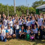 Cooperativa doa 2,5 toneladas de alimentos, arrecada 23 mil tampinhas e faz compensação de carbono