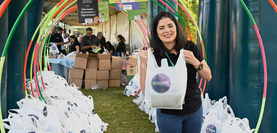 Voluntários de cooperativa doam mais de 1800 horas em programa de benefício social Voluntários de cooperativa doam mais de 1800 horas em programa de benefício social
