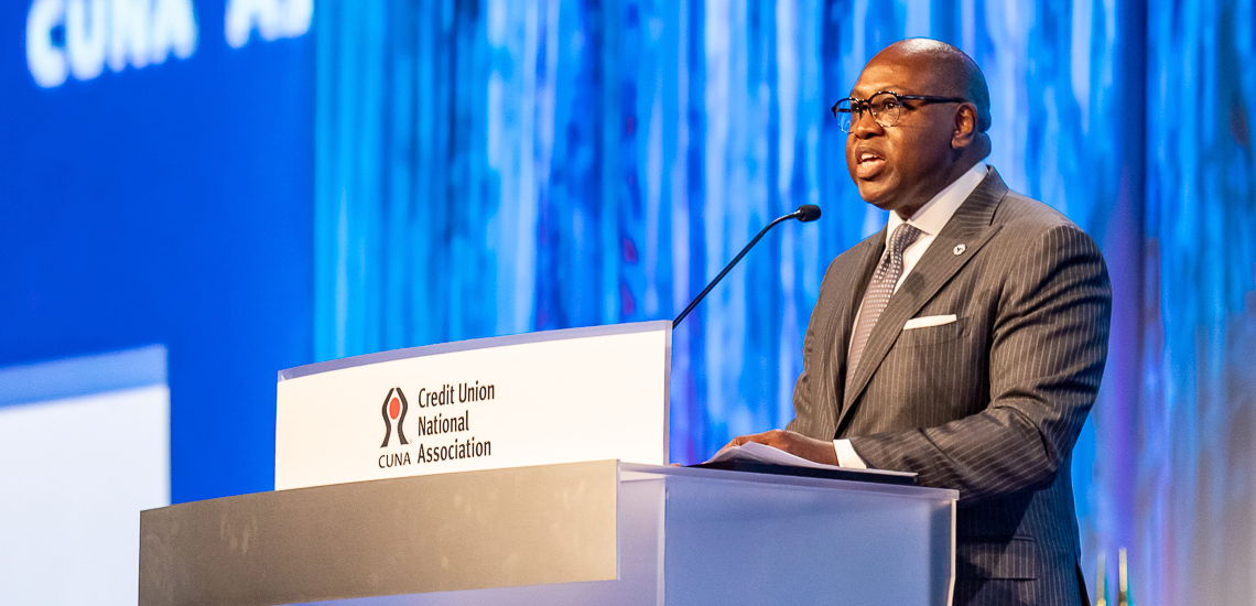 “Os avanços feitos pelas cooperativas financeiras têm sido transformadores”, diz Rodney E. Hood, Presidente da NCUA "Os avanços feitos pelas cooperativas financeiras têm sido transformadores", diz Rodney E. Hood, Presidente da NCUF