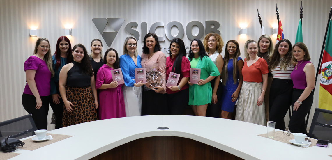 Instituição financeira cooperativa reúne depoimentos de mulheres empreendedoras em livro ing 8