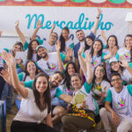 Qual o perfil do profissional de sucesso no cooperativismo – Alexandre Garcia é pesquisador no cooperativismo, palestrante, professor e autor Cerca de 35 mil pessoas são beneficiadas em ações sociais realizadas e apoiadas por cooperativa
